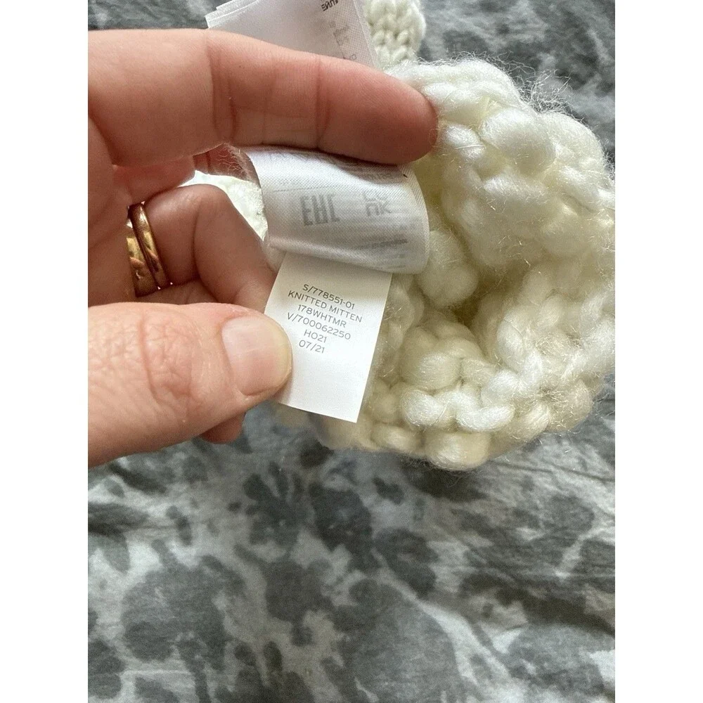 NWT Gap Knit Mittens Women’s One Size White Nubby NEW